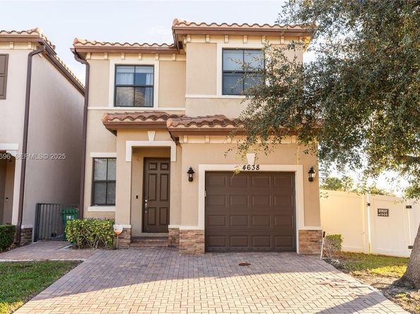 4638 NW 59th St, Tamarac FL 33319