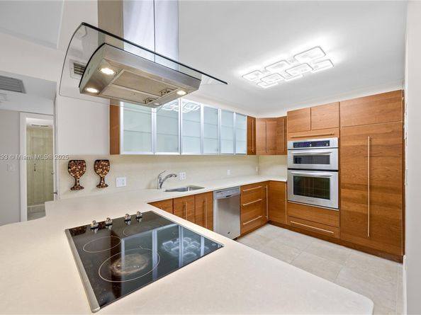 20379 W Country Club Dr 1239, Aventura FL 33180