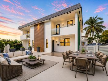 7996 Crespi Blvd