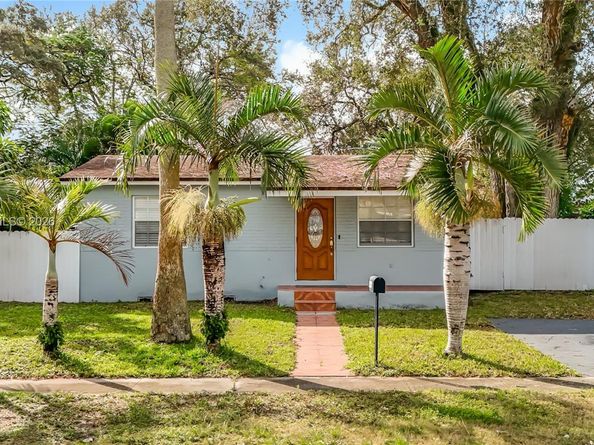 6416 Perry St, Hollywood FL 33024