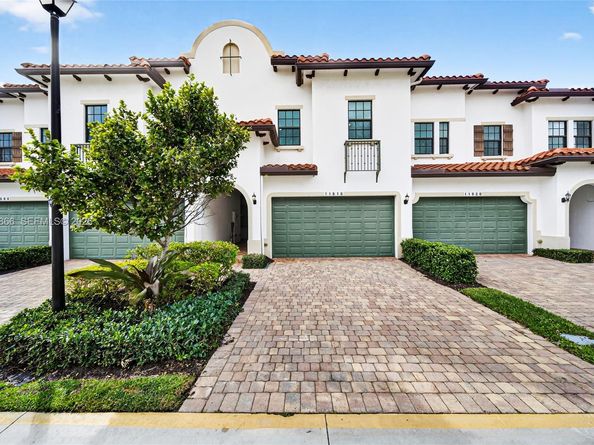 11616 SW 13th Ln, Pembroke Pines FL 33025