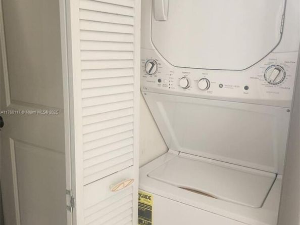 118 Gate Rd 165, Hollywood FL 33024