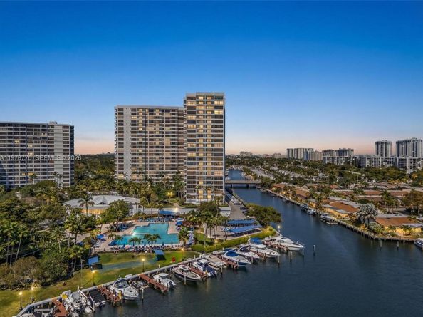 2500 Parkview Dr 902, Hallandale Beach FL 33009