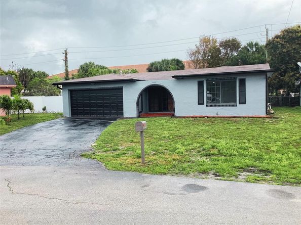 2805 E Lexington Dr, Miramar FL 33025