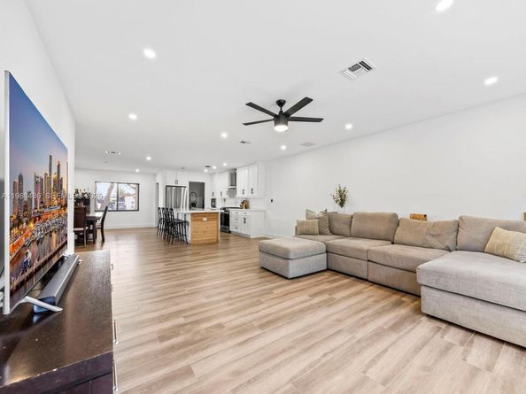 10415 SW 200th St, Cutler Bay FL 33157