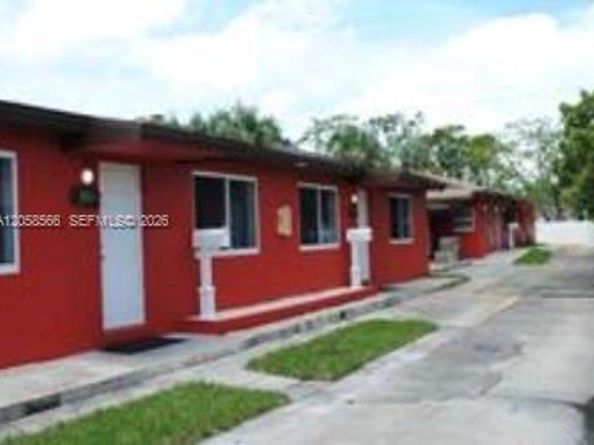 2513 Lincoln St, Hollywood FL 33020