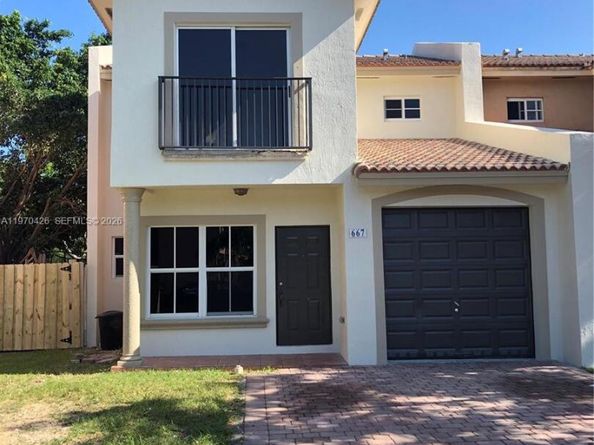 667 SW 10th St, Florida City FL 33034