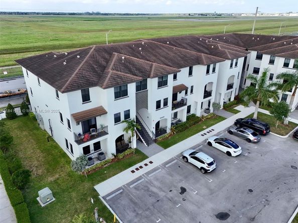 15500 SW 136th St 202, Miami FL 33196