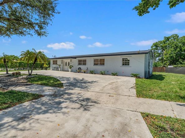 10351 SW 49th St, Miami FL 33165