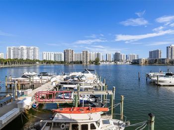 18071 Biscayne Blvd