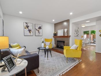 4428 Del Valle Parkway