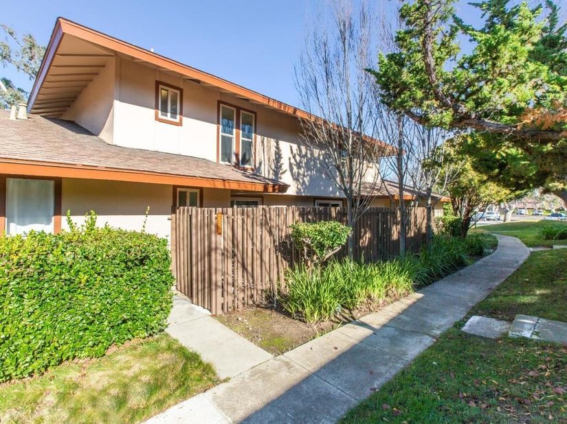 225 Red Oak Drive N, Sunnyvale CA 94086