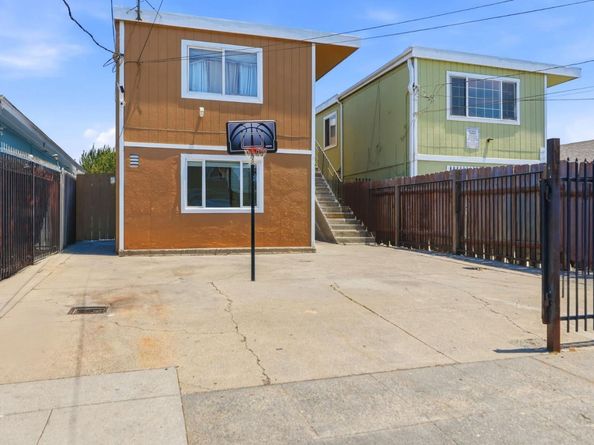 642 Douglas Avenue, Oakland CA 94603