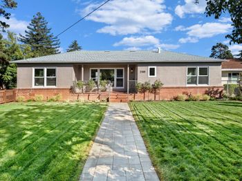 2105 Stratford Way