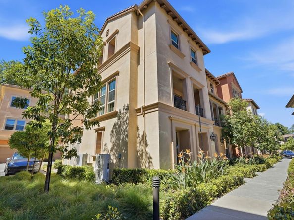 560 Saint Remi Terrace 1, Sunnyvale CA 94085