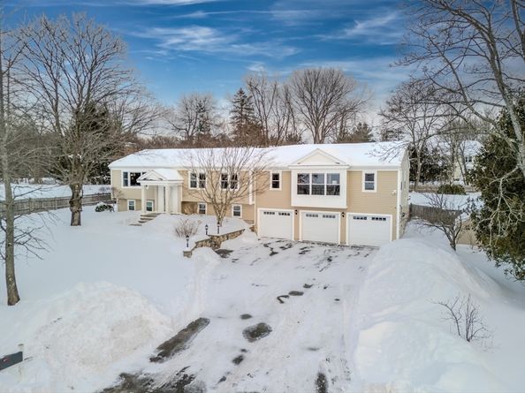 4 Richard Cir, Andover MA 01810