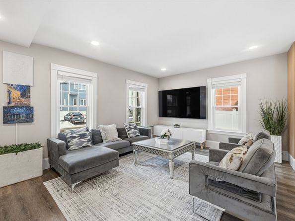 13 Leyden St, Medford MA 02155