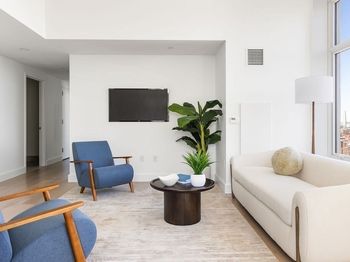 100 Lovejoy Wharf