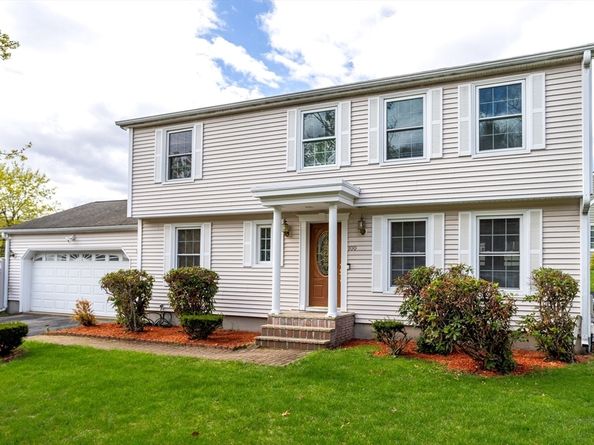 100 Shawna St, Fitchburg MA 01420