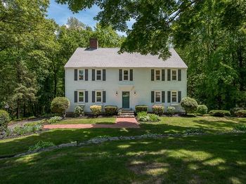 9 Olde Meetinghouse Rd