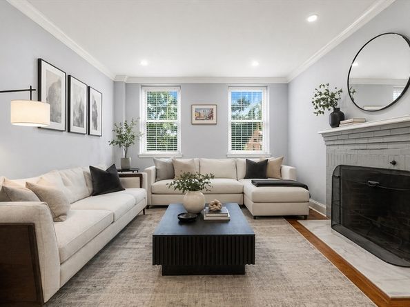 39 Commonwealth Ave 11, Newton MA 02467