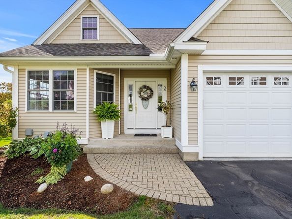 123 Carrington Ln 123, Uxbridge MA 01569