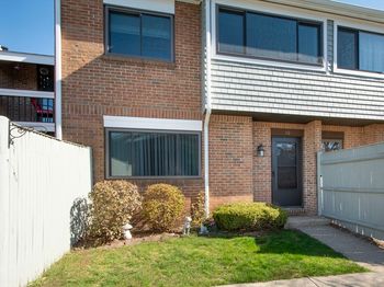 59 Rosewood Dr