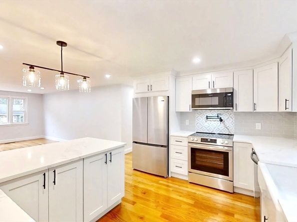 8 Reardon Rd, Hudson MA 01749