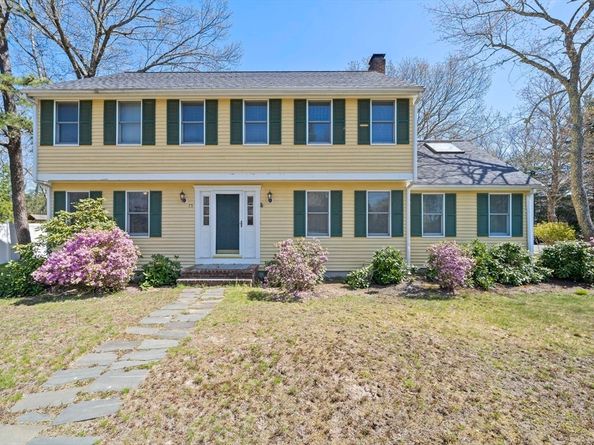 75 Erica Dr, Stoughton MA 02072