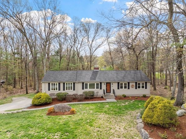 19 Hitchin Post Rd, Chelmsford MA 01824