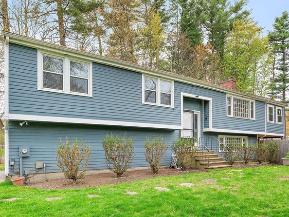 36 Peabody Dr, Stow MA 01775