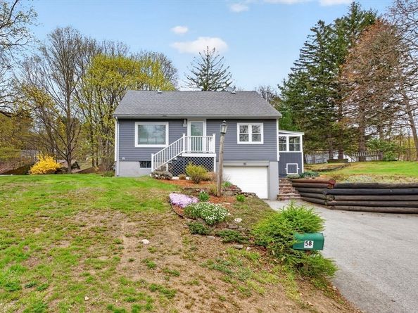 58 School St, Groveland MA 01834