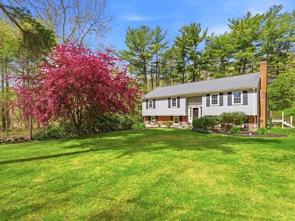 15 May Elm Ln, Norwell MA 02061