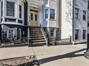 578 E Broadway