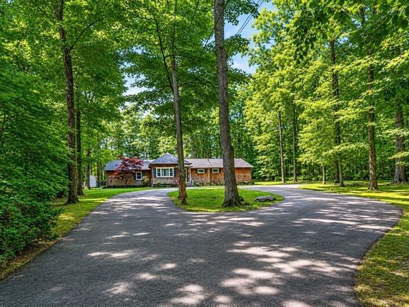 33 Lincoln St, Medway MA 02053