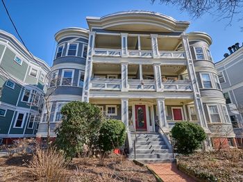 118 Trowbridge St