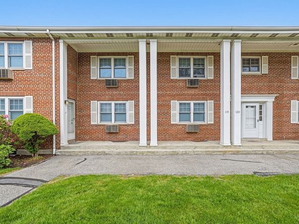 119 Emerson Gardens Rd 119, Lexington MA 02420