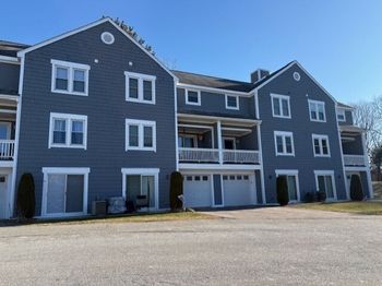 3 Fairway Ln