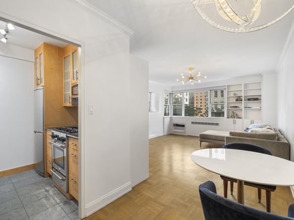 30 West 60th Street 8L, New York NY 10023