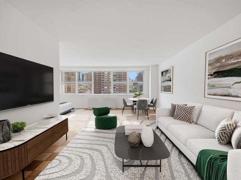 360 West 22nd Street 11H, New York NY 10011