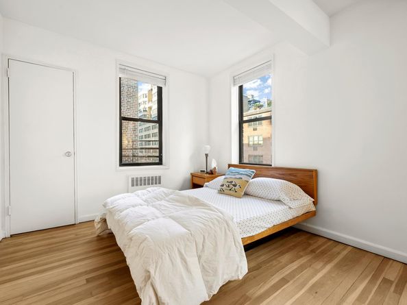 60 East 9th Street 529, New York NY 10003