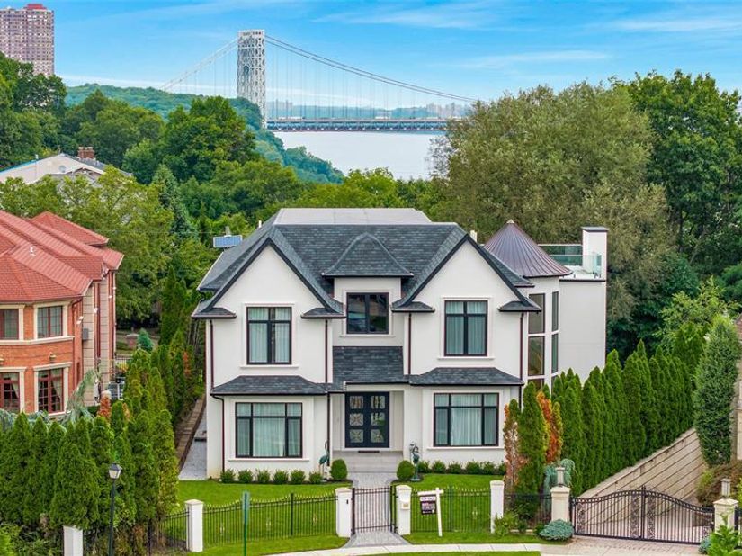 4 Crescent Court, Fort Lee NJ 07024