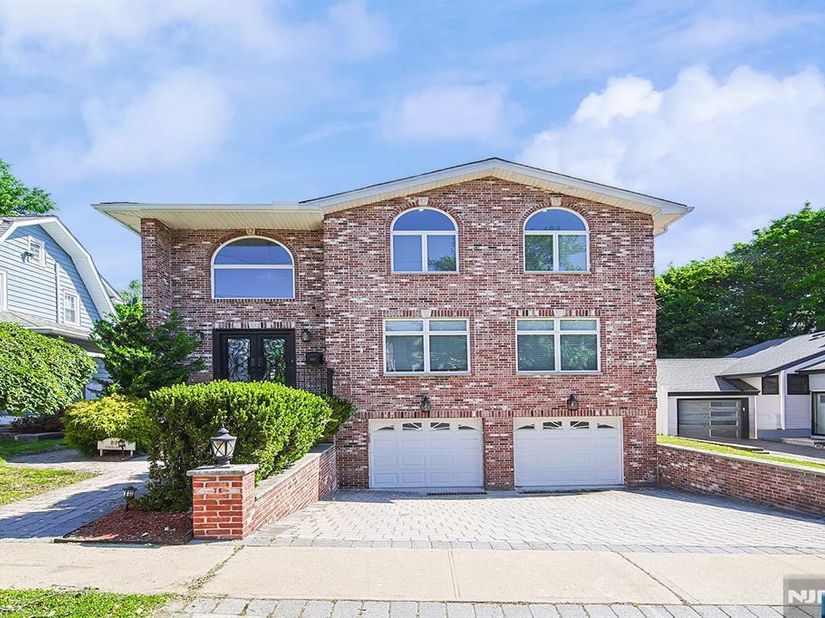 897 Virgil Avenue, Ridgefield NJ 07657