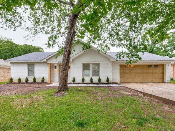 2744  Meadow Green , Bedford Texas 76021