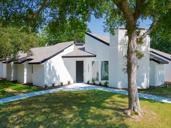 1202  Quail Hollow Drive 
