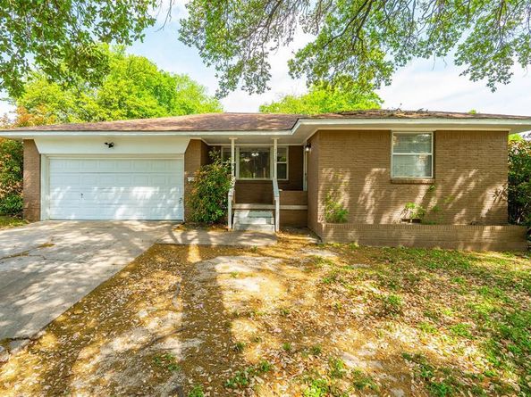 1115  Indian Creek Trail , Dallas Texas 75241