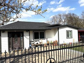 1508  California Parkway N