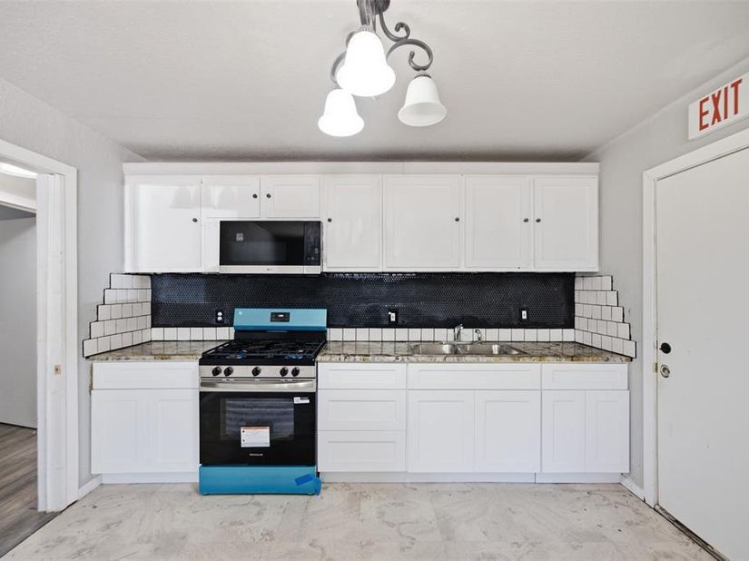 1044 E Cantey Street , Fort Worth Texas 76104