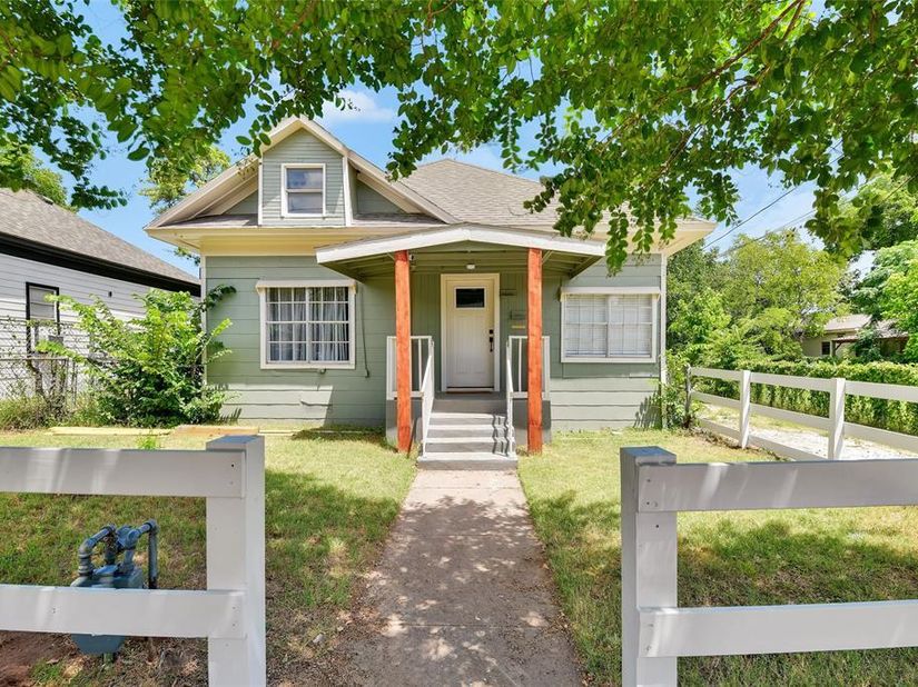 1101  Locust Street , Fort Worth Texas 76102