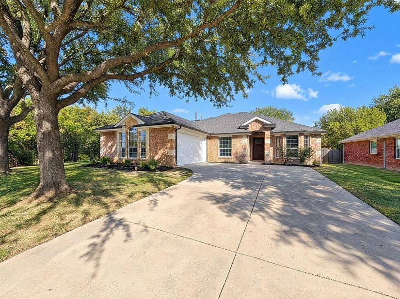 2830  Beacon Hill Drive , Rockwall Texas 75087